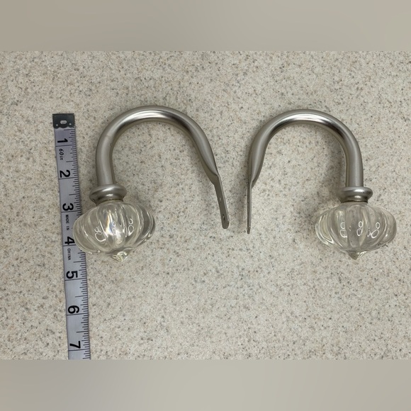 Pair Curtain Drapes Holdbacks Wall Mount Silver Finish Acrylic Finials - Picture 3 of 3